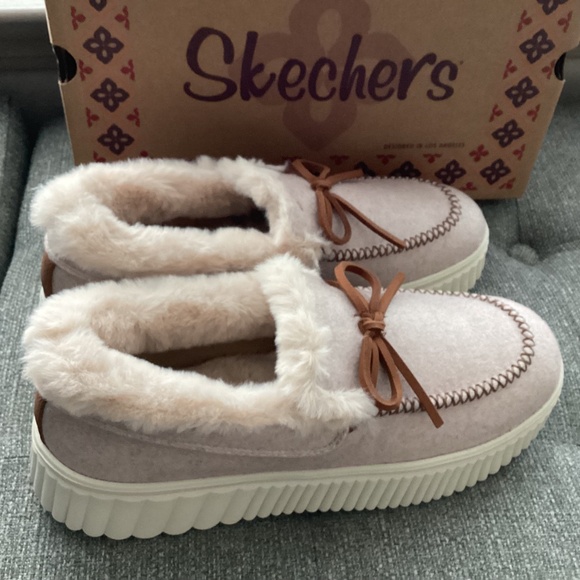 Skechers Women's Cozy Ojai Mocassin Casual Sneakers, size 9 - Picture 2 of 12